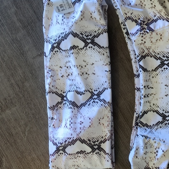 Bikini - Picture 3 of 6